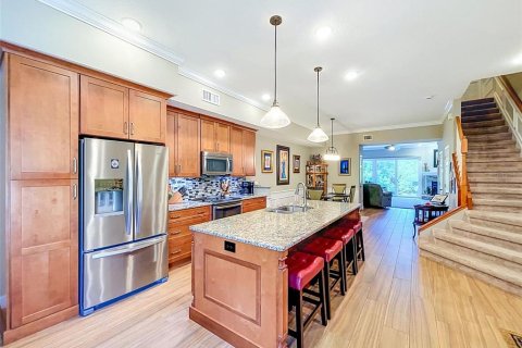 Townhouse in Palm Harbor, Florida 3 bedrooms, 264.21 sq.m. № 2196388 - photo 10