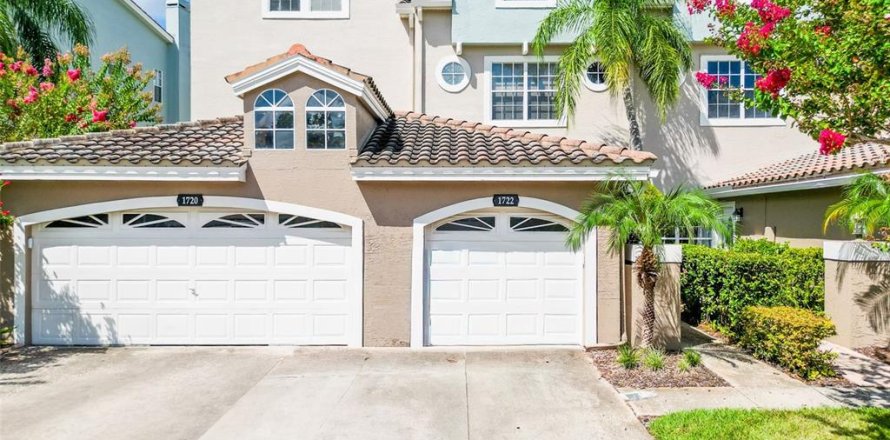 Townhouse in Palm Harbor, Florida 3 bedrooms, 264.21 sq.m. № 2196388