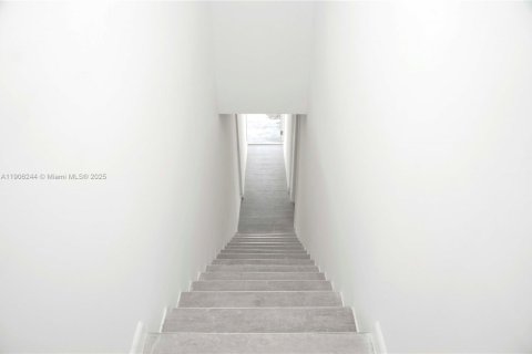 House in Hollywood, Florida 2 bedrooms, 60.39 sq.m. № 1956893 - photo 17