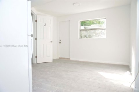 House in Hollywood, Florida 2 bedrooms, 60.39 sq.m. № 1956893 - photo 3
