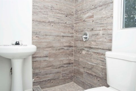 House in Hollywood, Florida 2 bedrooms, 60.39 sq.m. № 1956893 - photo 2