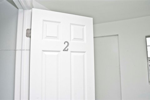 House in Hollywood, Florida 2 bedrooms, 60.39 sq.m. № 1956893 - photo 19