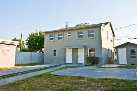 House in Hollywood, Florida 2 bedrooms, 60.39 sq.m. № 1956893 - photo 20