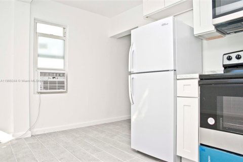 House in Hollywood, Florida 2 bedrooms, 60.39 sq.m. № 1956893 - photo 4