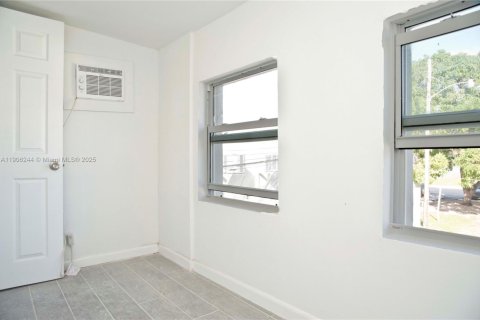 House in Hollywood, Florida 2 bedrooms, 60.39 sq.m. № 1956893 - photo 15