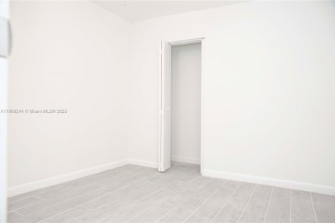 House in Hollywood, Florida 2 bedrooms, 60.39 sq.m. № 1956893 - photo 8