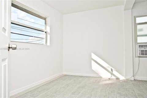 House in Hollywood, Florida 2 bedrooms, 60.39 sq.m. № 1956893 - photo 9