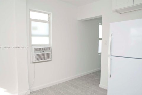 House in Hollywood, Florida 2 bedrooms, 60.39 sq.m. № 1956893 - photo 10