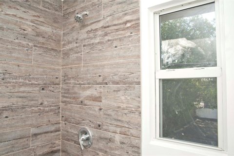 House in Hollywood, Florida 2 bedrooms, 60.39 sq.m. № 1956893 - photo 13