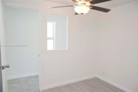 House in Hollywood, Florida 2 bedrooms, 60.39 sq.m. № 1956893 - photo 12