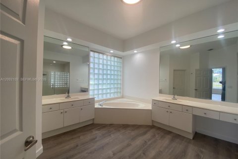 Снять в аренду виллу или дом в Уэстон, Флорида 4 спальни, 281.22м2, № 2066699 - фото 22