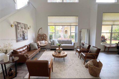 Снять в аренду виллу или дом в Уэстон, Флорида 4 спальни, 281.22м2, № 2066699 - фото 7