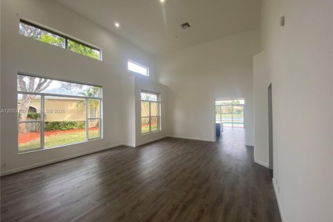 Снять в аренду виллу или дом в Уэстон, Флорида 4 спальни, 281.22м2, № 2066699 - фото 10