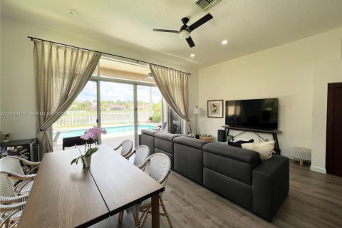 Снять в аренду виллу или дом в Уэстон, Флорида 4 спальни, 281.22м2, № 2066699 - фото 16