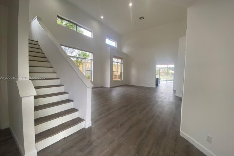 Снять в аренду виллу или дом в Уэстон, Флорида 4 спальни, 281.22м2, № 2066699 - фото 6