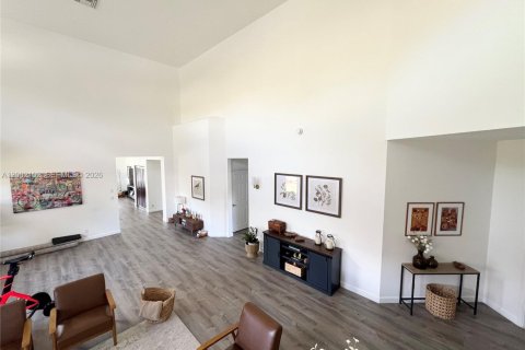 Снять в аренду виллу или дом в Уэстон, Флорида 4 спальни, 281.22м2, № 2066699 - фото 29