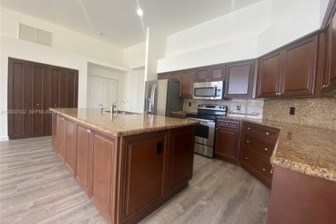 Снять в аренду виллу или дом в Уэстон, Флорида 4 спальни, 281.22м2, № 2066699 - фото 15