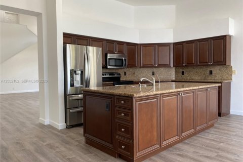 Снять в аренду виллу или дом в Уэстон, Флорида 4 спальни, 281.22м2, № 2066699 - фото 14