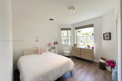 Снять в аренду виллу или дом в Уэстон, Флорида 4 спальни, 281.22м2, № 2066699 - фото 25