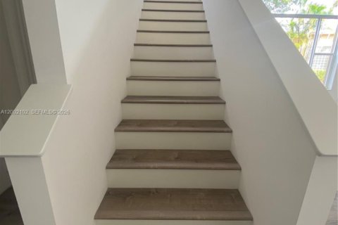 Снять в аренду виллу или дом в Уэстон, Флорида 4 спальни, 281.22м2, № 2066699 - фото 28