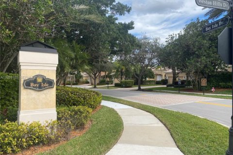 Снять в аренду виллу или дом в Уэстон, Флорида 4 спальни, 281.22м2, № 2066699 - фото 4