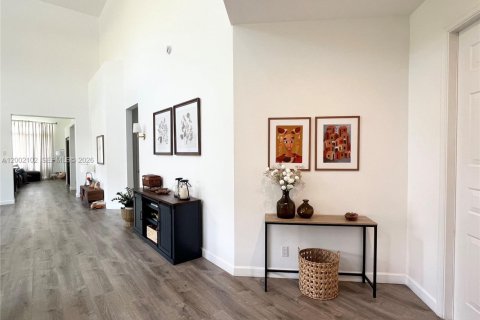 Снять в аренду виллу или дом в Уэстон, Флорида 4 спальни, 281.22м2, № 2066699 - фото 9