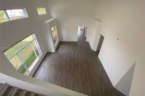 Снять в аренду виллу или дом в Уэстон, Флорида 4 спальни, 281.22м2, № 2066699 - фото 30