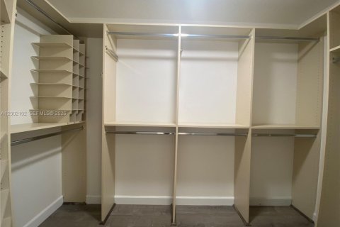 Снять в аренду виллу или дом в Уэстон, Флорида 4 спальни, 281.22м2, № 2066699 - фото 24