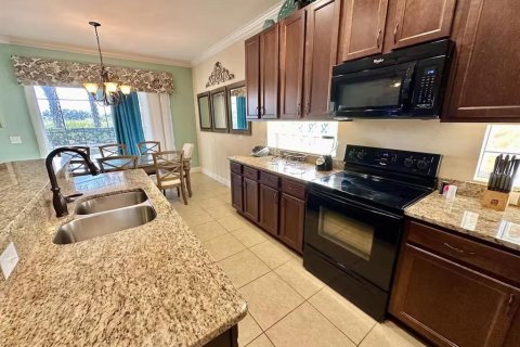 House in Davenport, Florida 6 bedrooms, 337.14 sq.m. № 2236284 - photo 9