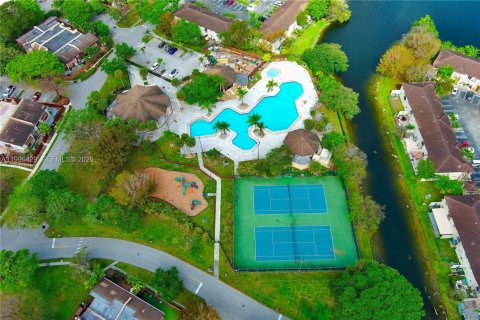 Купить таунхаус в Майами, Флорида 3 спальни, 143.07м2, № 2060406 - фото 18