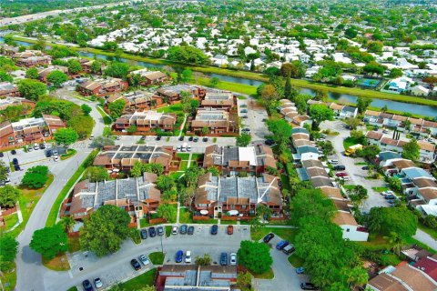 Купить таунхаус в Майами, Флорида 3 спальни, 143.07м2, № 2060406 - фото 17