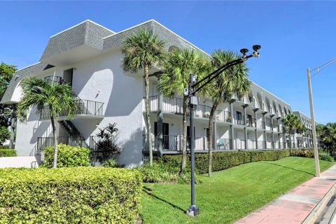 Снять в аренду кондоминиум в Лодердейл-бай-те-Си, Флорида 1 спальня, 73.39м2, № 1959643 - фото 3