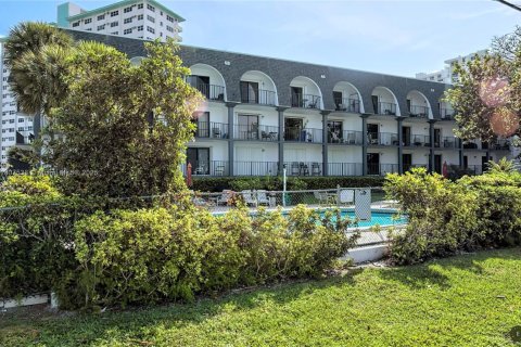 Снять в аренду кондоминиум в Лодердейл-бай-те-Си, Флорида 1 спальня, 73.39м2, № 1959643 - фото 4