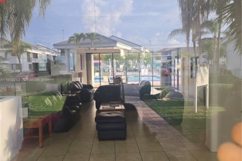 Villa ou maison à vendre à Miami, Floride: 4 chambres, 134.62 m2 № 2080516 - photo 4