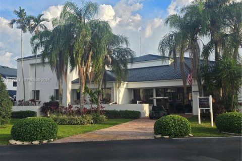 Villa ou maison à vendre à Miami, Floride: 4 chambres, 134.62 m2 № 2080516 - photo 3