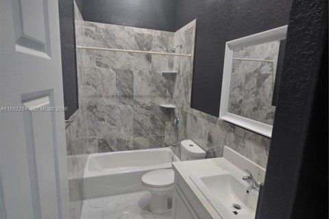 Villa ou maison à vendre à Miami, Floride: 4 chambres, 134.62 m2 № 2080516 - photo 13