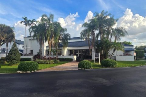 Villa ou maison à vendre à Miami, Floride: 4 chambres, 134.62 m2 № 2080516 - photo 5