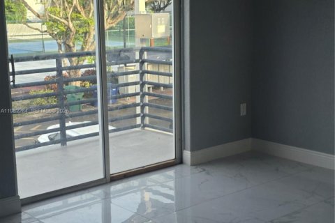 Villa ou maison à vendre à Miami, Floride: 4 chambres, 134.62 m2 № 2080516 - photo 17