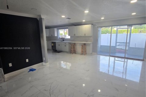 Villa ou maison à vendre à Miami, Floride: 4 chambres, 134.62 m2 № 2080516 - photo 9