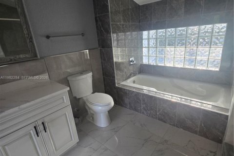 Villa ou maison à vendre à Miami, Floride: 4 chambres, 134.62 m2 № 2080516 - photo 14