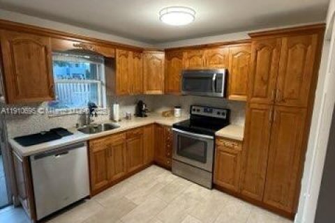 Touwnhouse à louer à Miami, Floride: 2 chambres, 102.19 m2 № 1965966 - photo 3