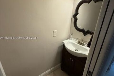 Touwnhouse à louer à Miami, Floride: 2 chambres, 102.19 m2 № 1965966 - photo 7