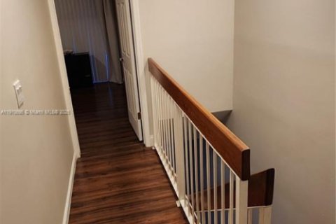 Touwnhouse à louer à Miami, Floride: 2 chambres, 102.19 m2 № 1965966 - photo 13