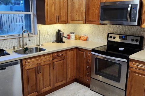 Touwnhouse à louer à Miami, Floride: 2 chambres, 102.19 m2 № 1965966 - photo 2