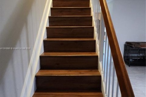 Touwnhouse à louer à Miami, Floride: 2 chambres, 102.19 m2 № 1965966 - photo 8