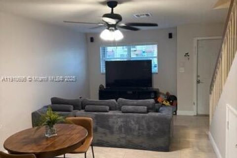 Touwnhouse à louer à Miami, Floride: 2 chambres, 102.19 m2 № 1965966 - photo 6