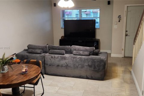 Touwnhouse à louer à Miami, Floride: 2 chambres, 102.19 m2 № 1965966 - photo 5