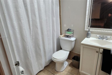 Touwnhouse à louer à Miami, Floride: 2 chambres, 102.19 m2 № 1965966 - photo 11