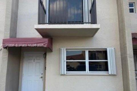 Touwnhouse à louer à Miami, Floride: 2 chambres, 102.19 m2 № 1965966 - photo 1