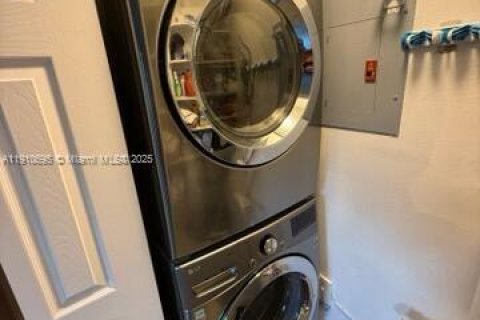 Touwnhouse à louer à Miami, Floride: 2 chambres, 102.19 m2 № 1965966 - photo 19